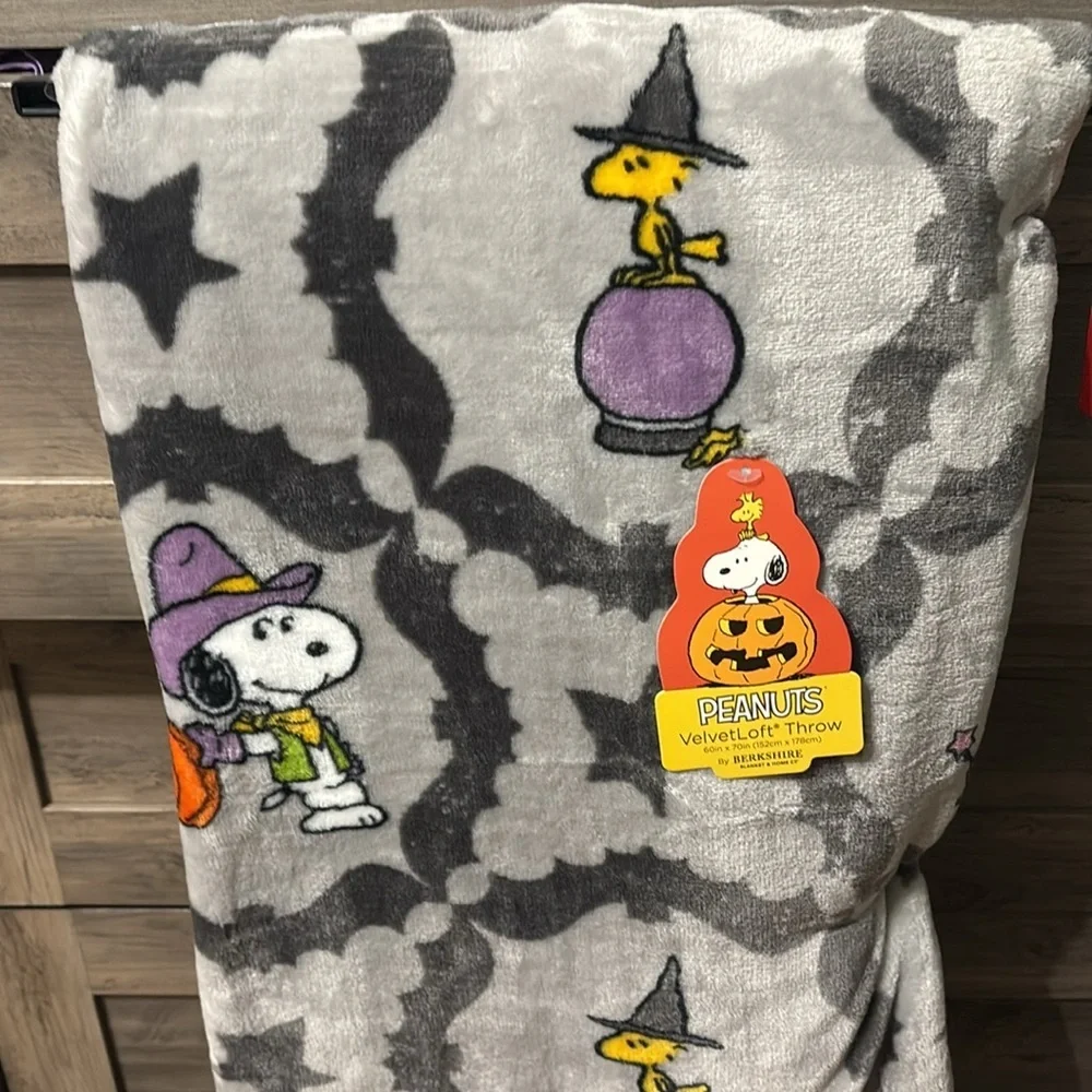 Berkshire Peanuts Halloween Throw Cowboy Snoopy Woodstock Crystal Ball NEW 2025